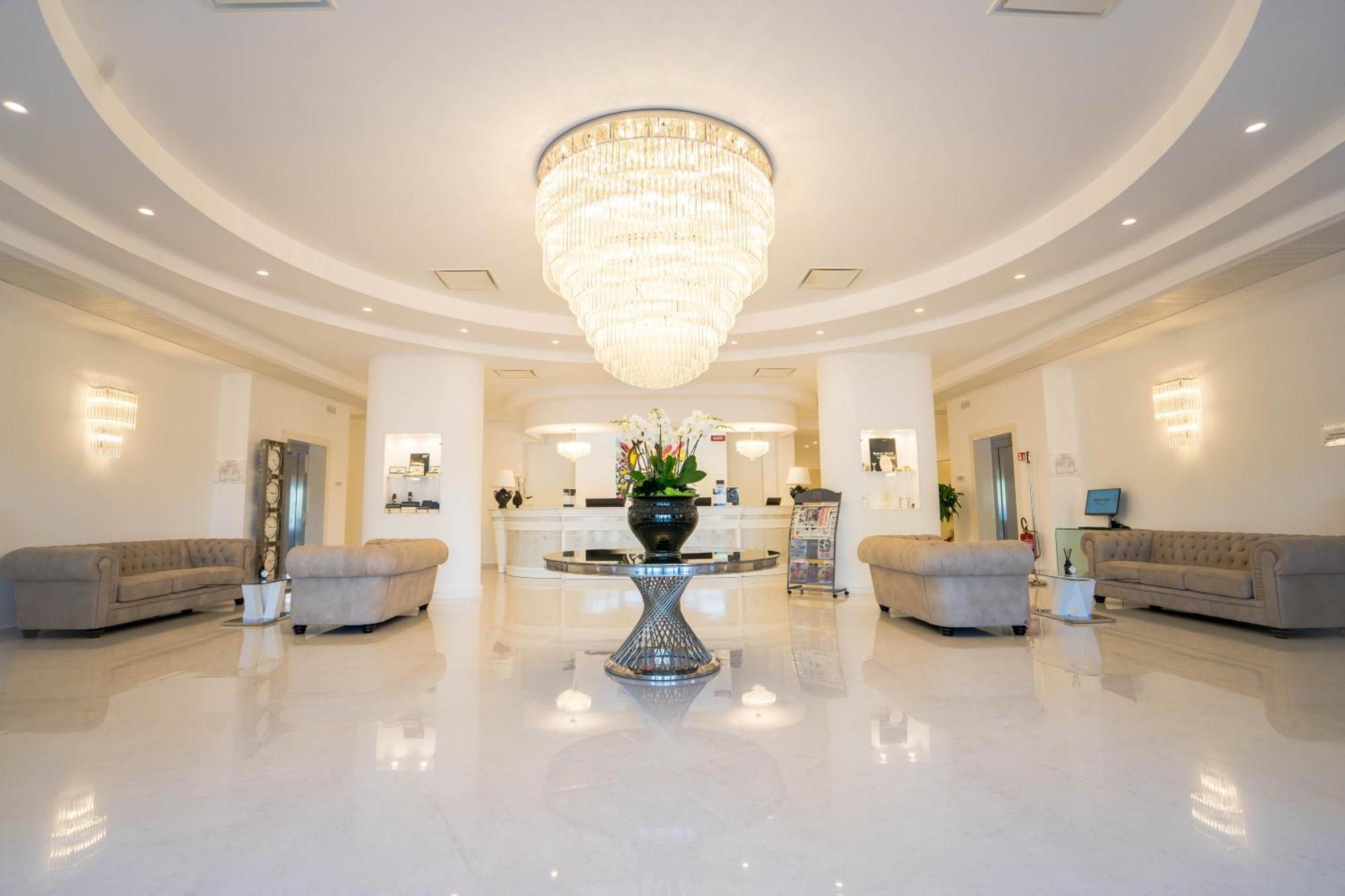 Pm Hotel